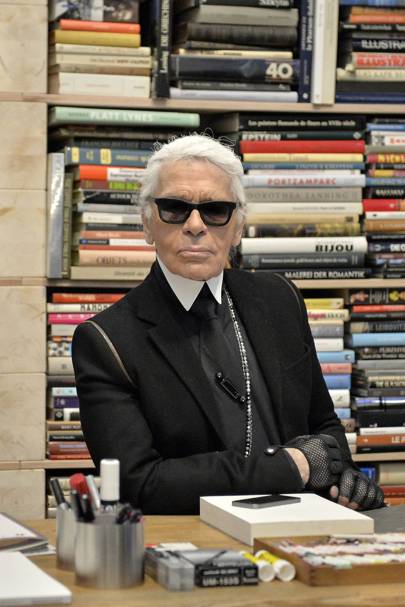 Karl Lagerfeld Thousands Of Books Conde Nast International Conference ...