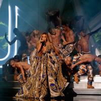 j lo green cape