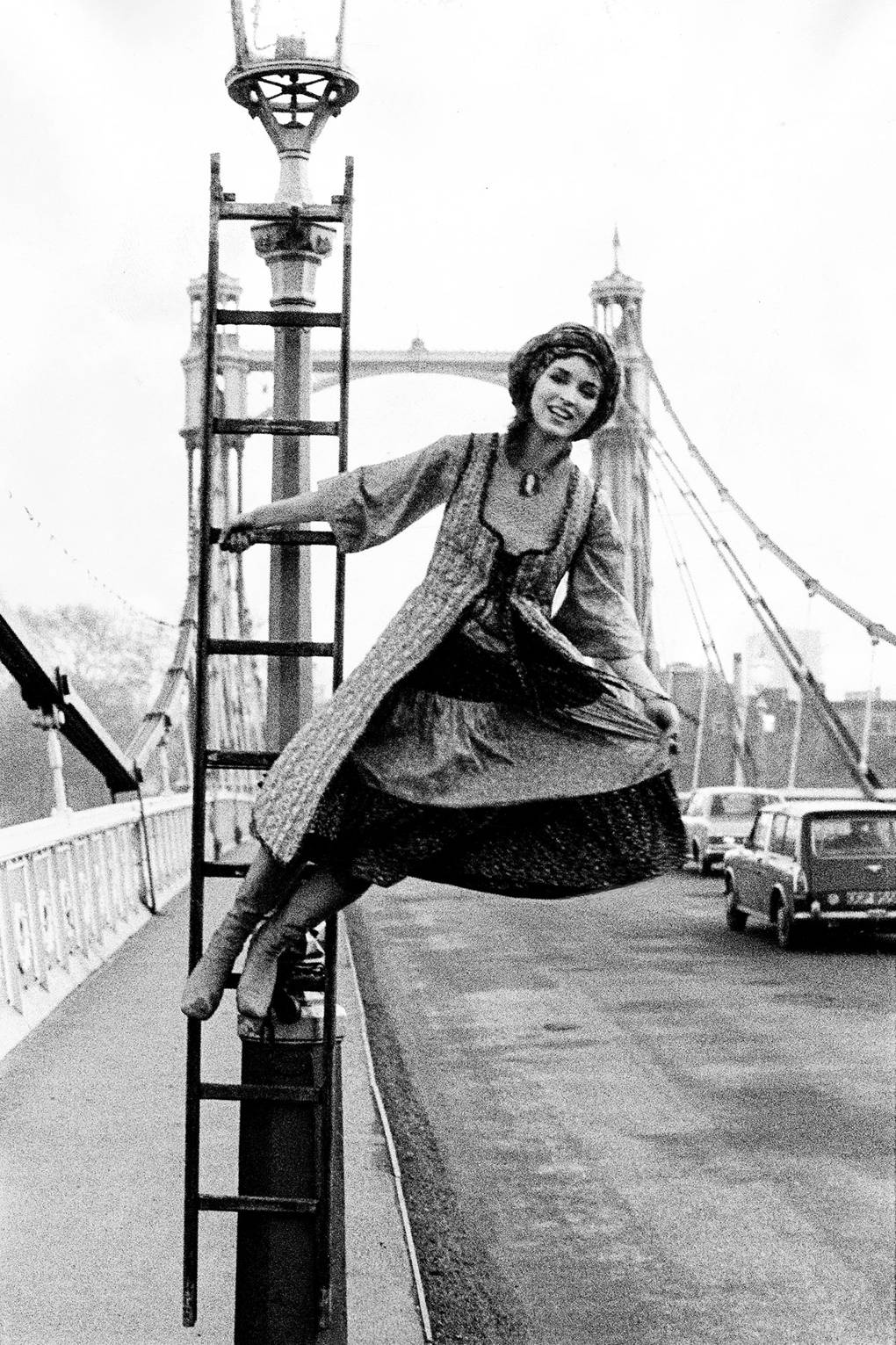 https://vg-images.condecdn.net/image/LmLPOWB78ob/crop/1020/f/british-vogue-march-1st-1971-p12.jpg