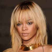 Rihanna goes blonde for mac