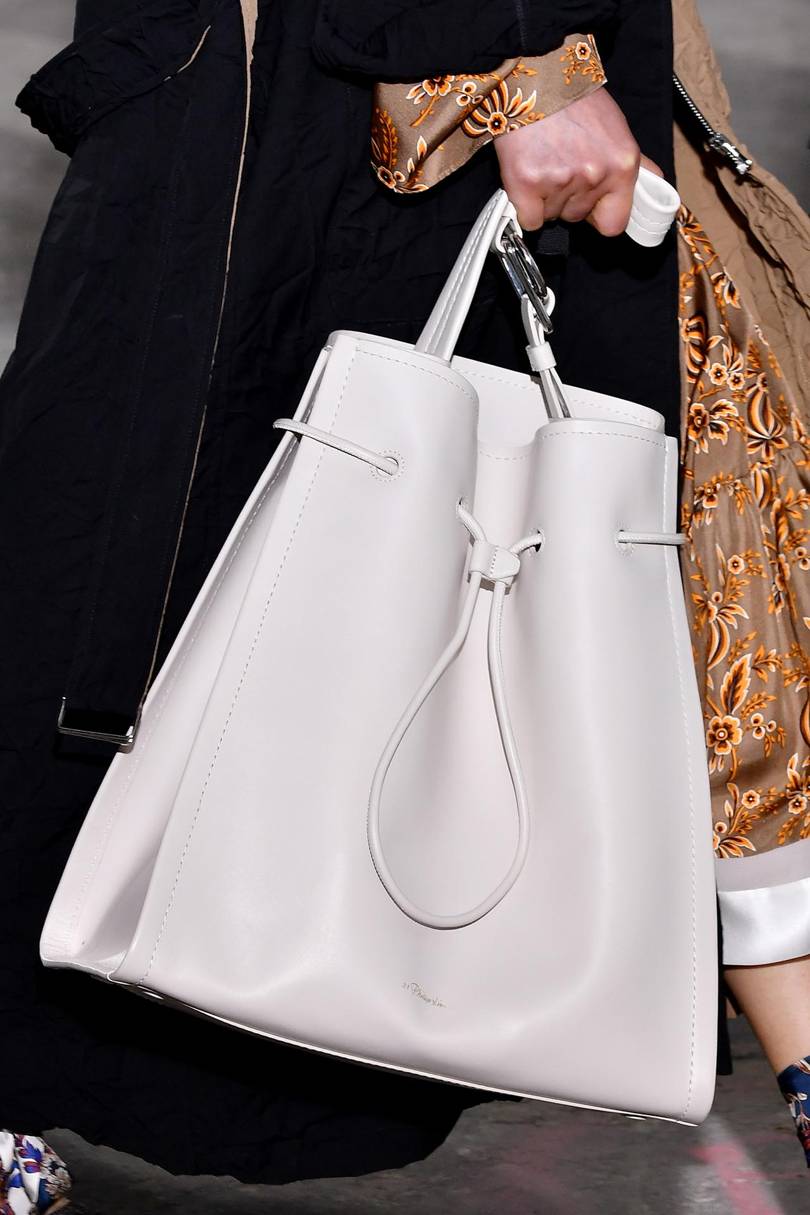 Большие белые сумки. Сумка-мешок женская 2021 Стокманн. Модные женские сумки. Стильная сумочка. Модные женские сумочки.