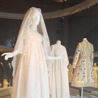 Victoria & Albert Museum V&A's Wedding Dresses Exhibition Preview ...