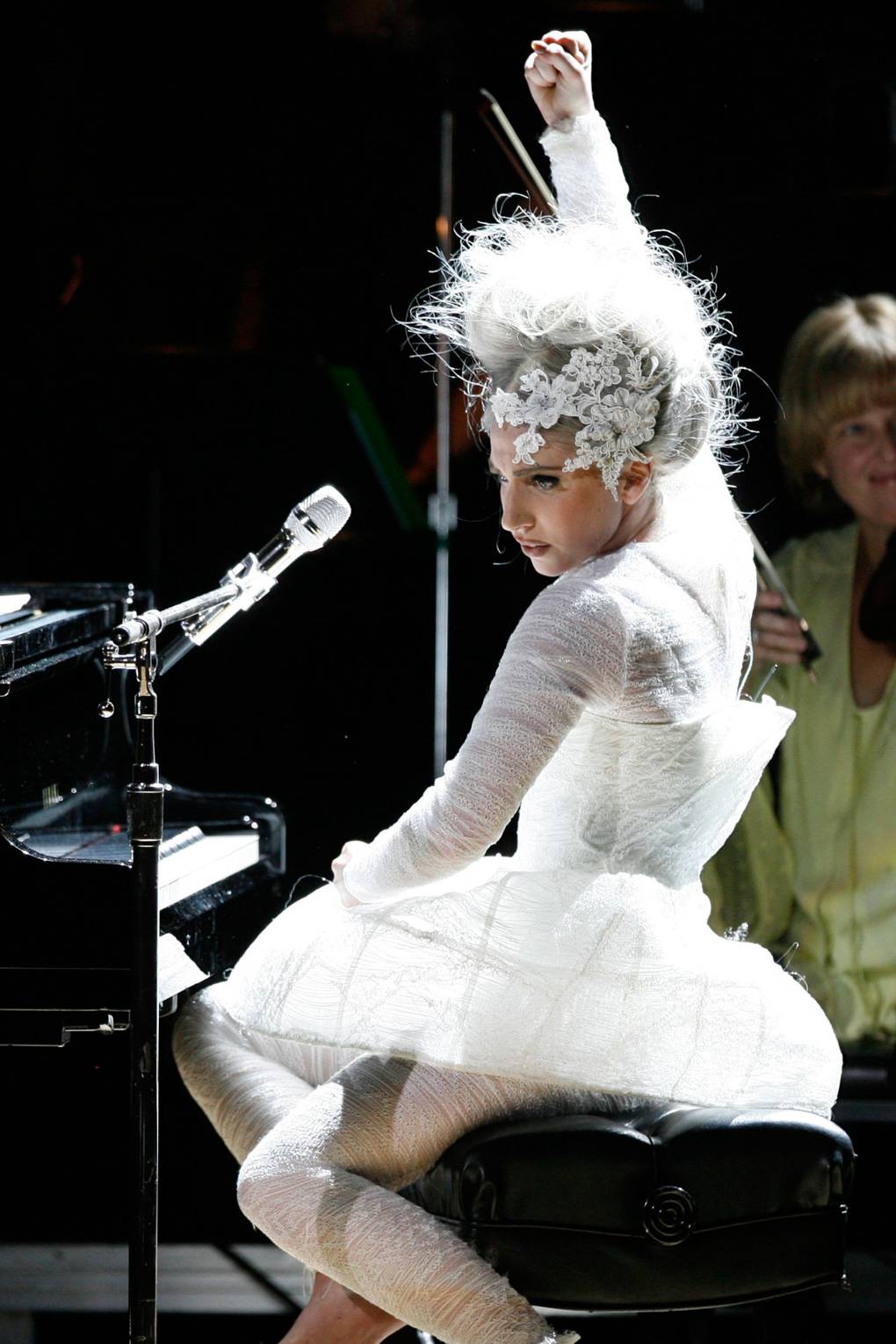 lady_gaga_1305_v_15jul10_pa_b.jpg