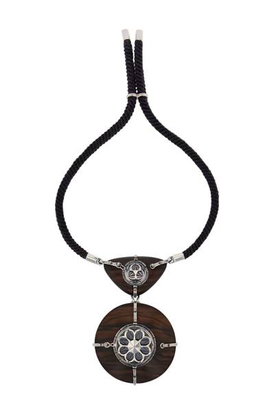 The "Desdemone" macassar ebony and gold-link double necklace in closed position