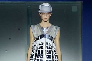 Hussein Chalayan Spring/Summer 2007 Ready-To-Wear show report | British ...