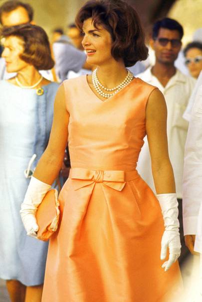 Jacqueline Kennedy S First Lady Style British Vogue While Visiting Udaipur In 1962 Jackie Kennedy Wears Pearls And A Silk Apricot Coloured Dress