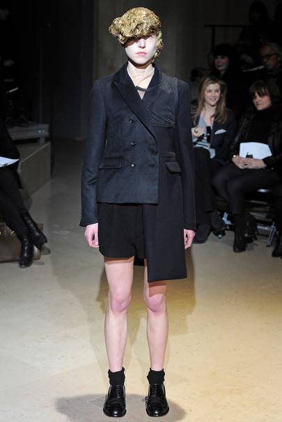 Comme Des Garcons Autumn/Winter 2011 Ready-To-Wear show report ...